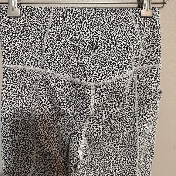 Athleta Salutation Stash Pocket II Textured 7/8 Tight Moonflower Black XS - Picture 6 of 7